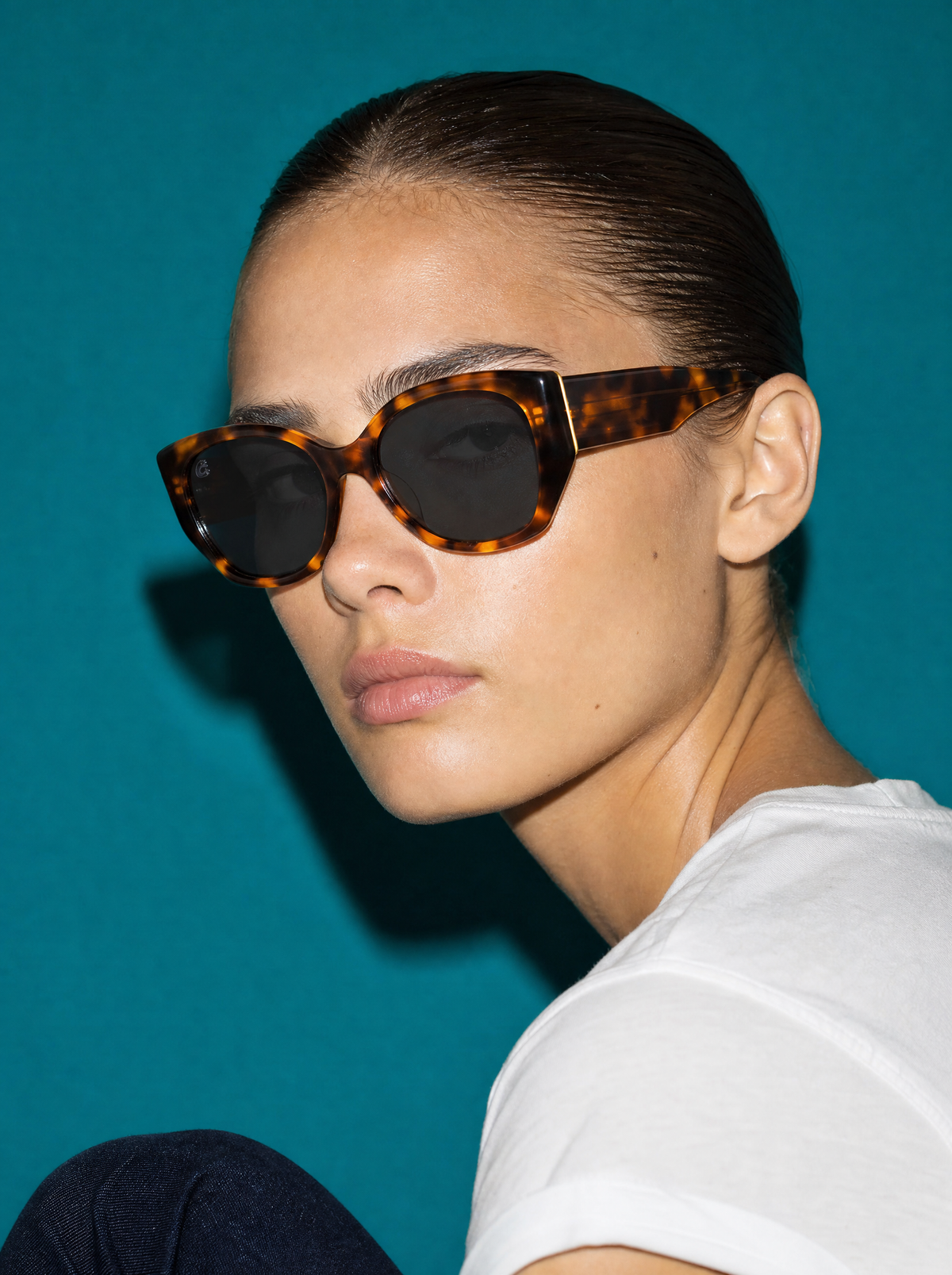 SLANT Frame 08 cat-eye sunglasses in TORTOISE amber tortoiseshell, three-quarter portrait