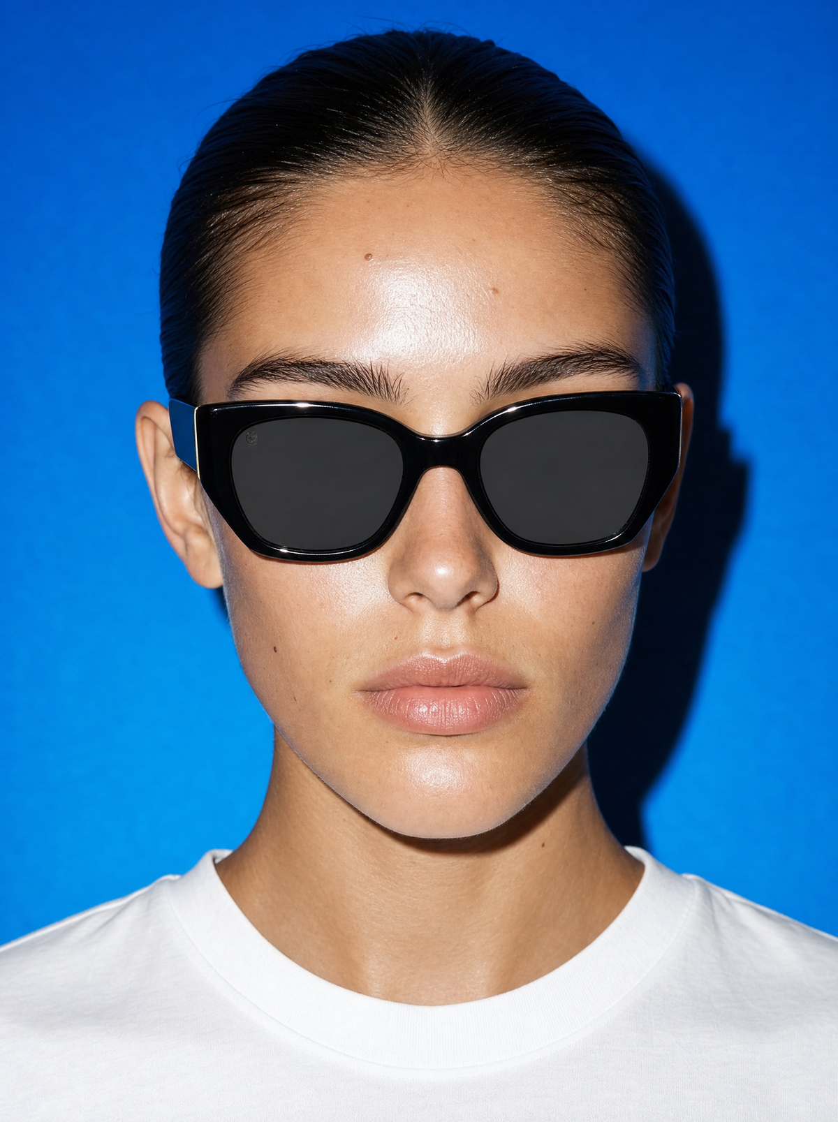 SLANT Frame 08 in NO COMMENT gloss black, front portrait