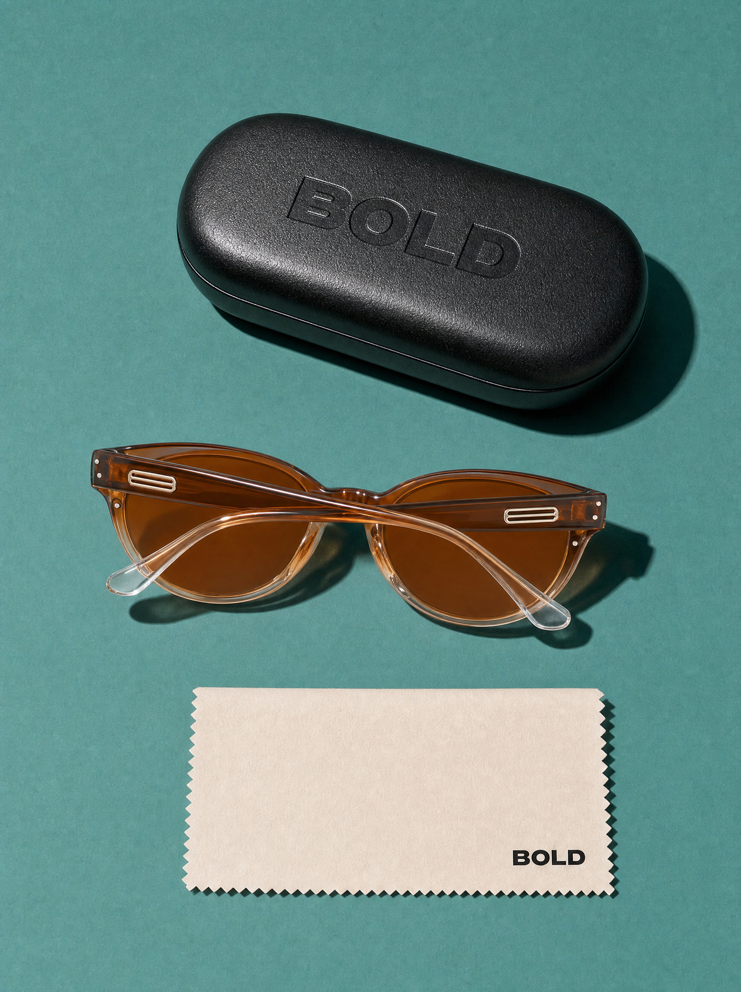 HM578 in TOFFEE with BOLD hard case and cleaning cloth