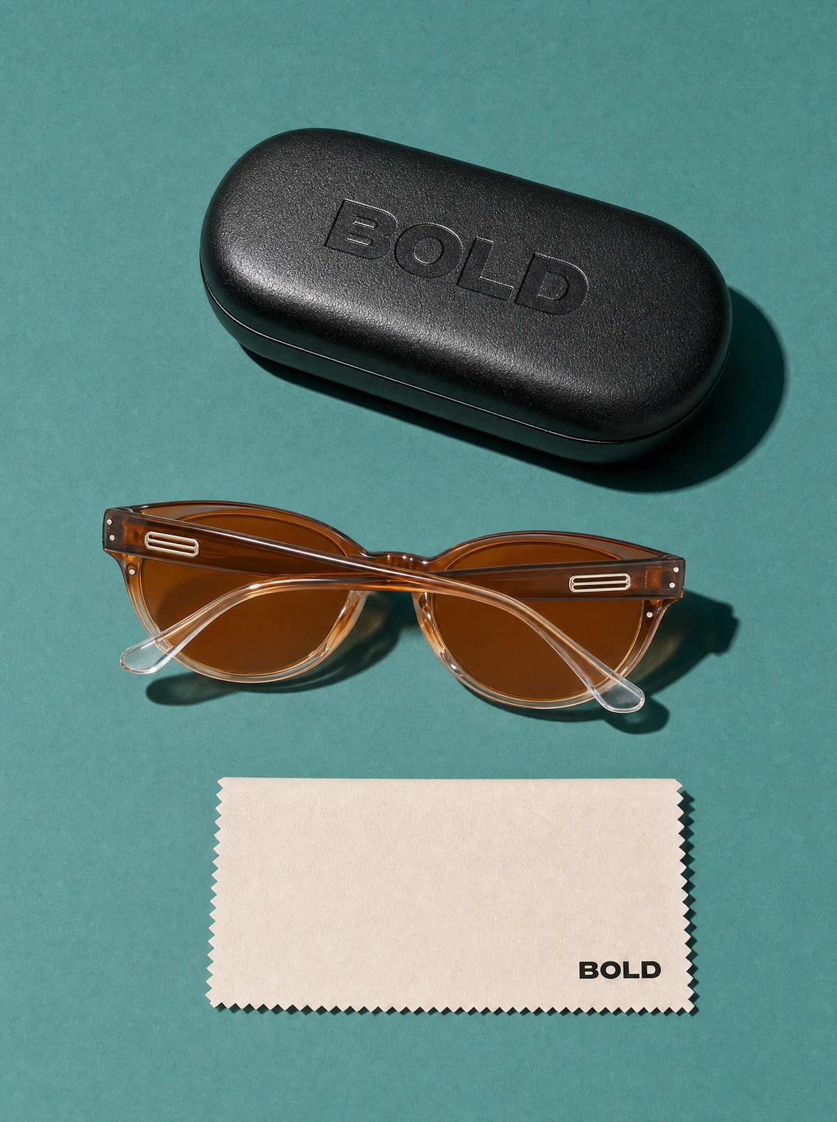 HM578 in TOFFEE with BOLD hard case and cleaning cloth