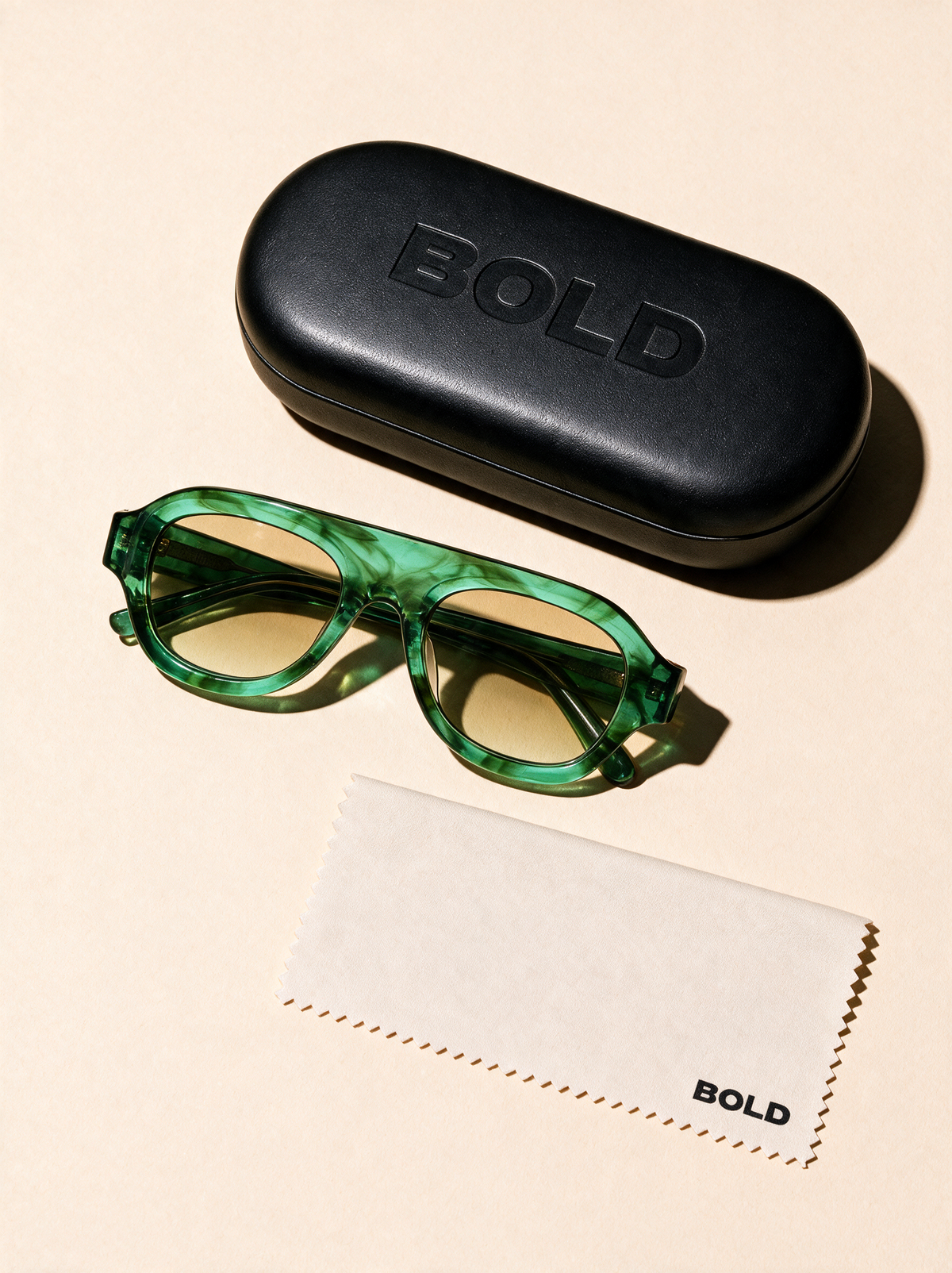 CREST Frame 14 in JADE with BOLD hard case and cleaning cloth