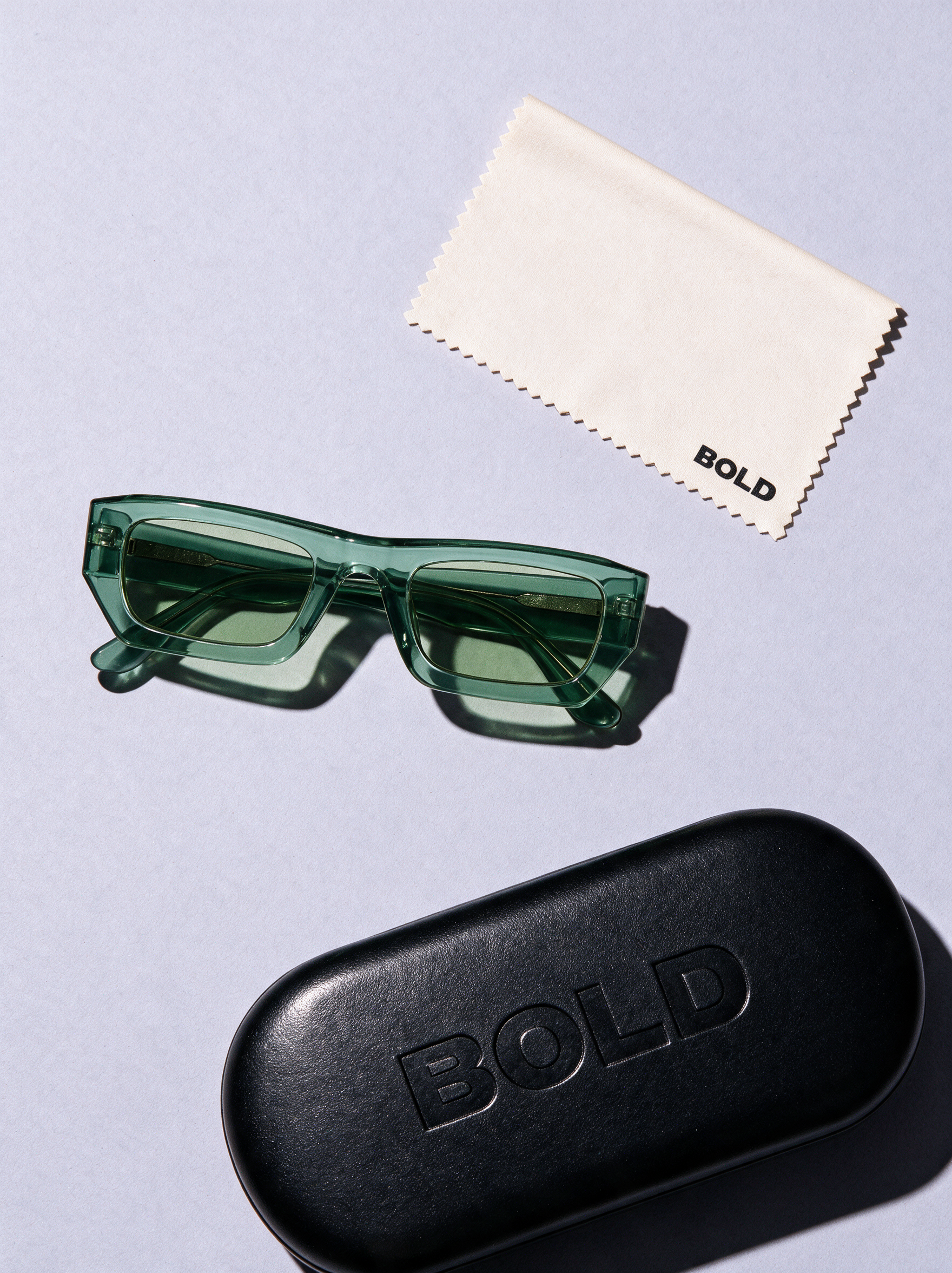 BLADE Frame 17 in PISTACHIO with BOLD hard case and cleaning cloth