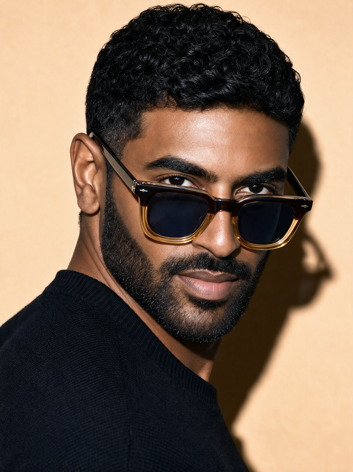 ANVIL Frame 19 squared sunglasses in COGNAC brown gradient, three-quarter portrait