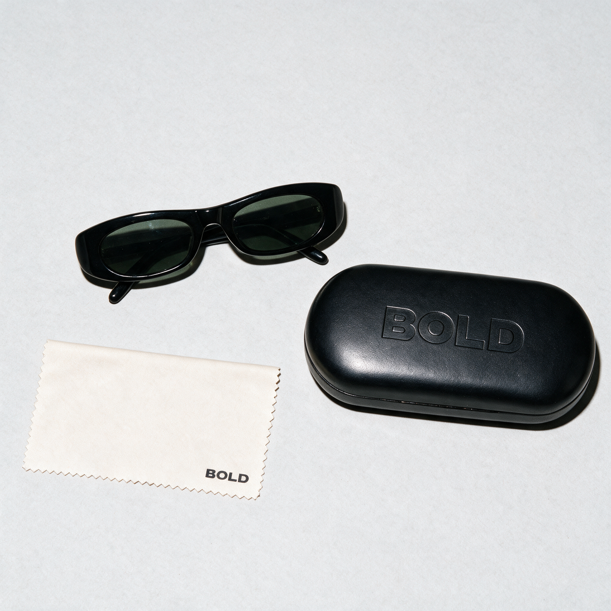 SLINK Frame 20 in OBSIDIAN with BOLD hard case and cleaning cloth