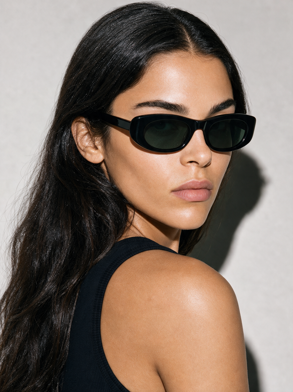 SLINK Frame 20 oval sunglasses in OBSIDIAN gloss black with green lenses, three-quarter portrait