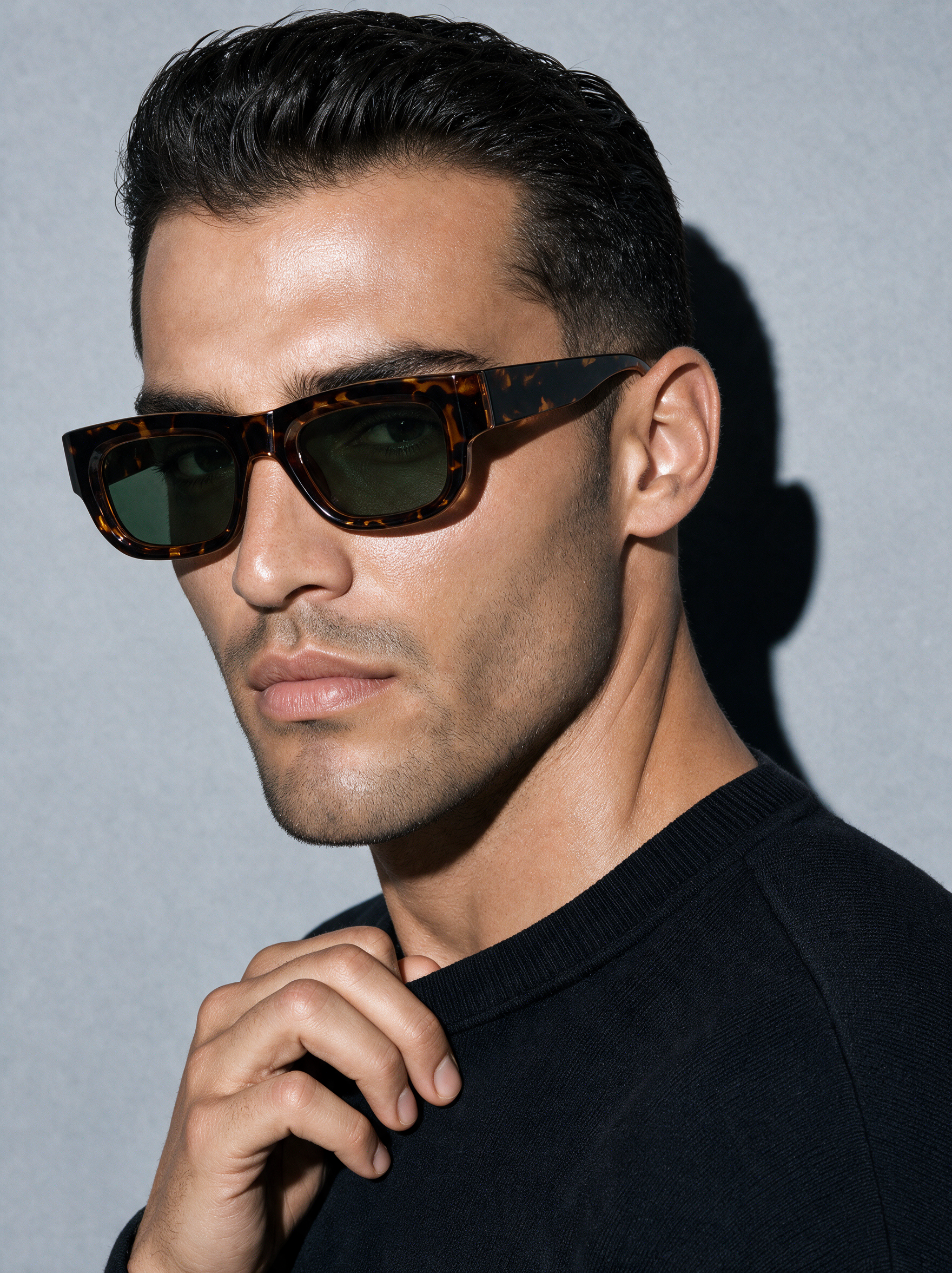 CHISEL Frame 22 sunglasses in CHESTNUT, dark tortoiseshell box frame with green lenses, three-quarter view