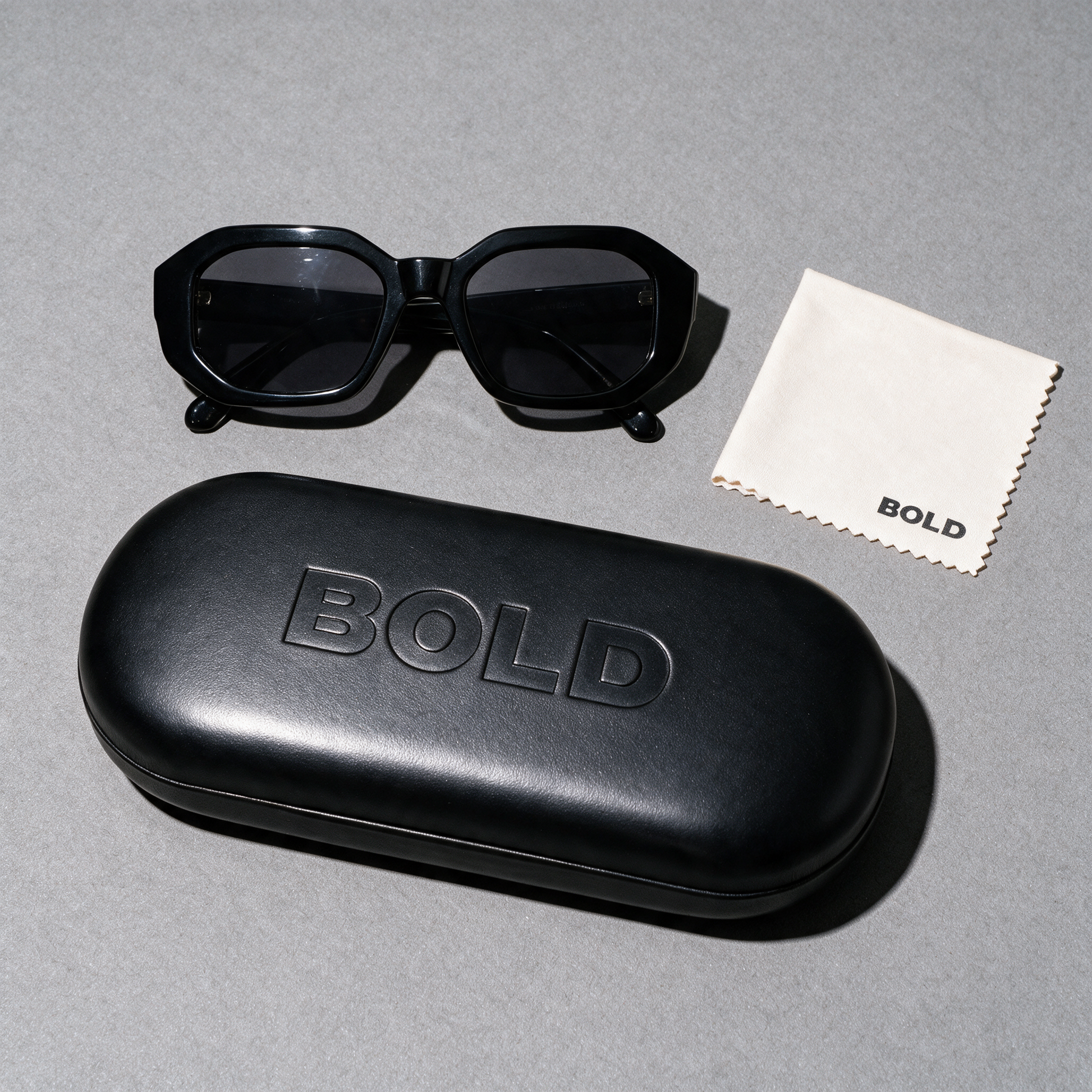 BEVEL VINYL - flat lay with BOLD hard case and cleaning cloth