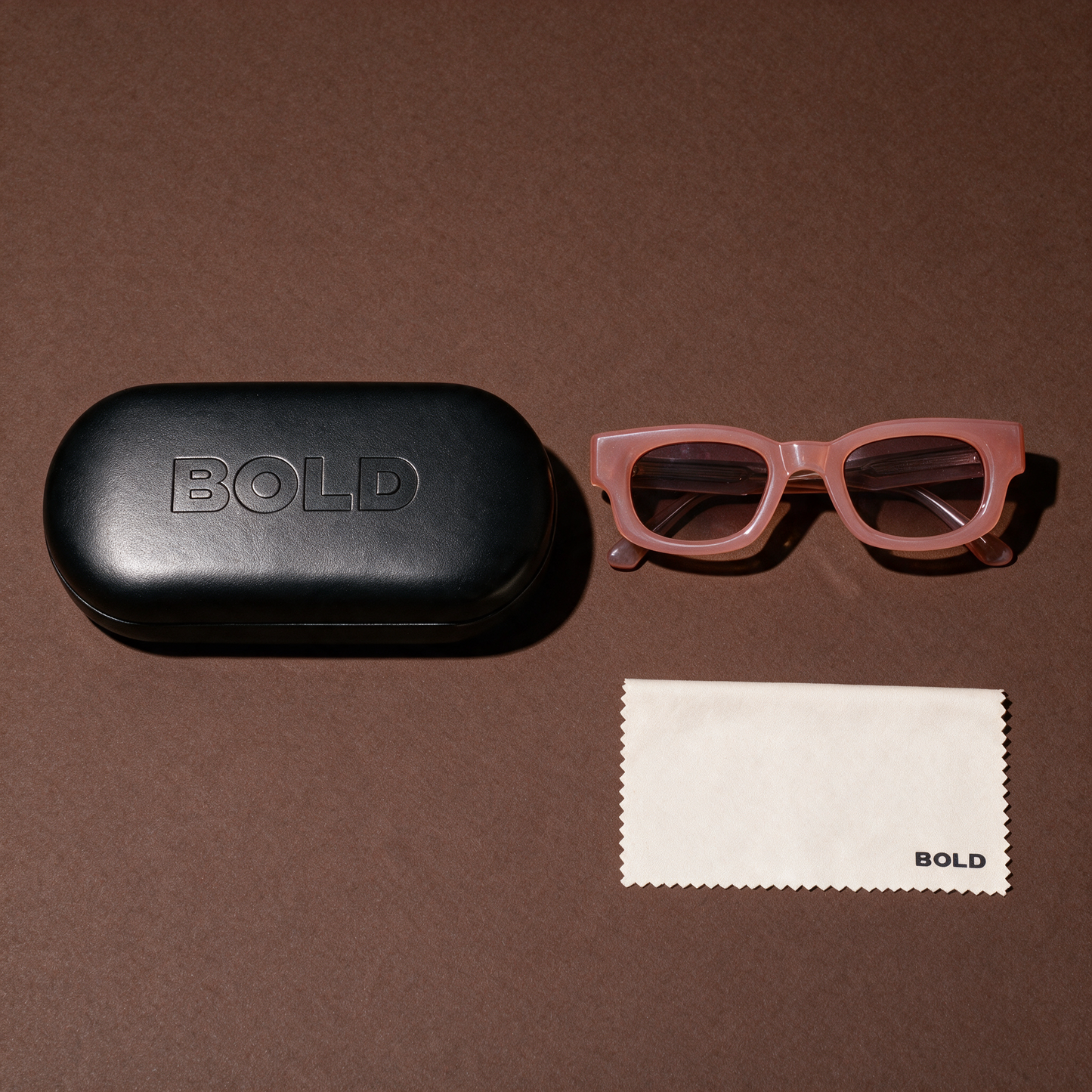 BLUNT Frame 13 in GUAVA with BOLD hard case and cleaning cloth