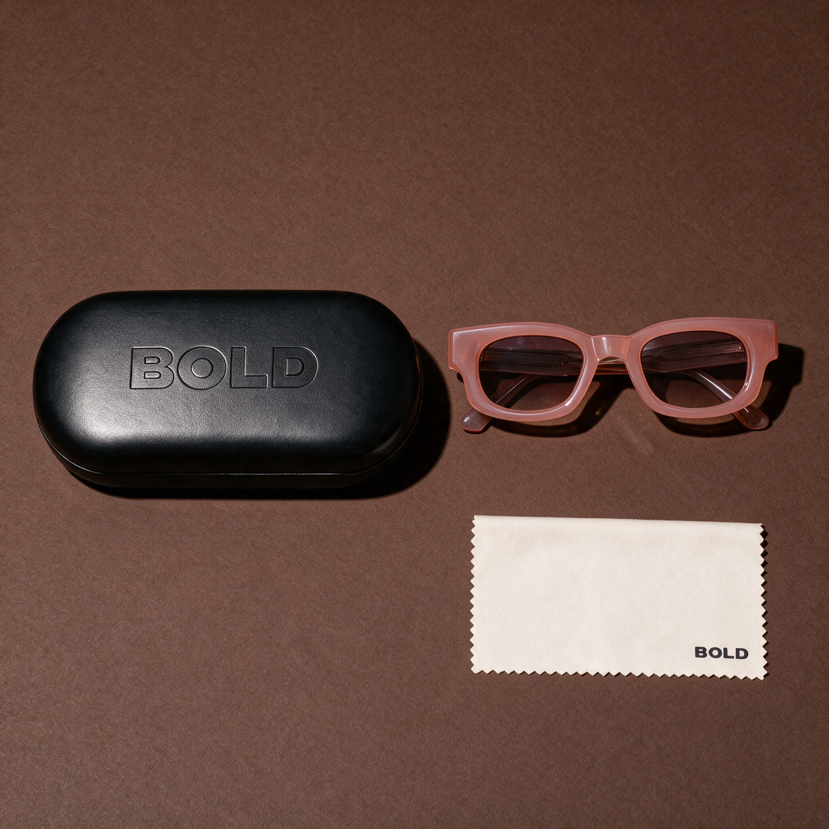 BLUNT Frame 13 in GUAVA with BOLD hard case and cleaning cloth