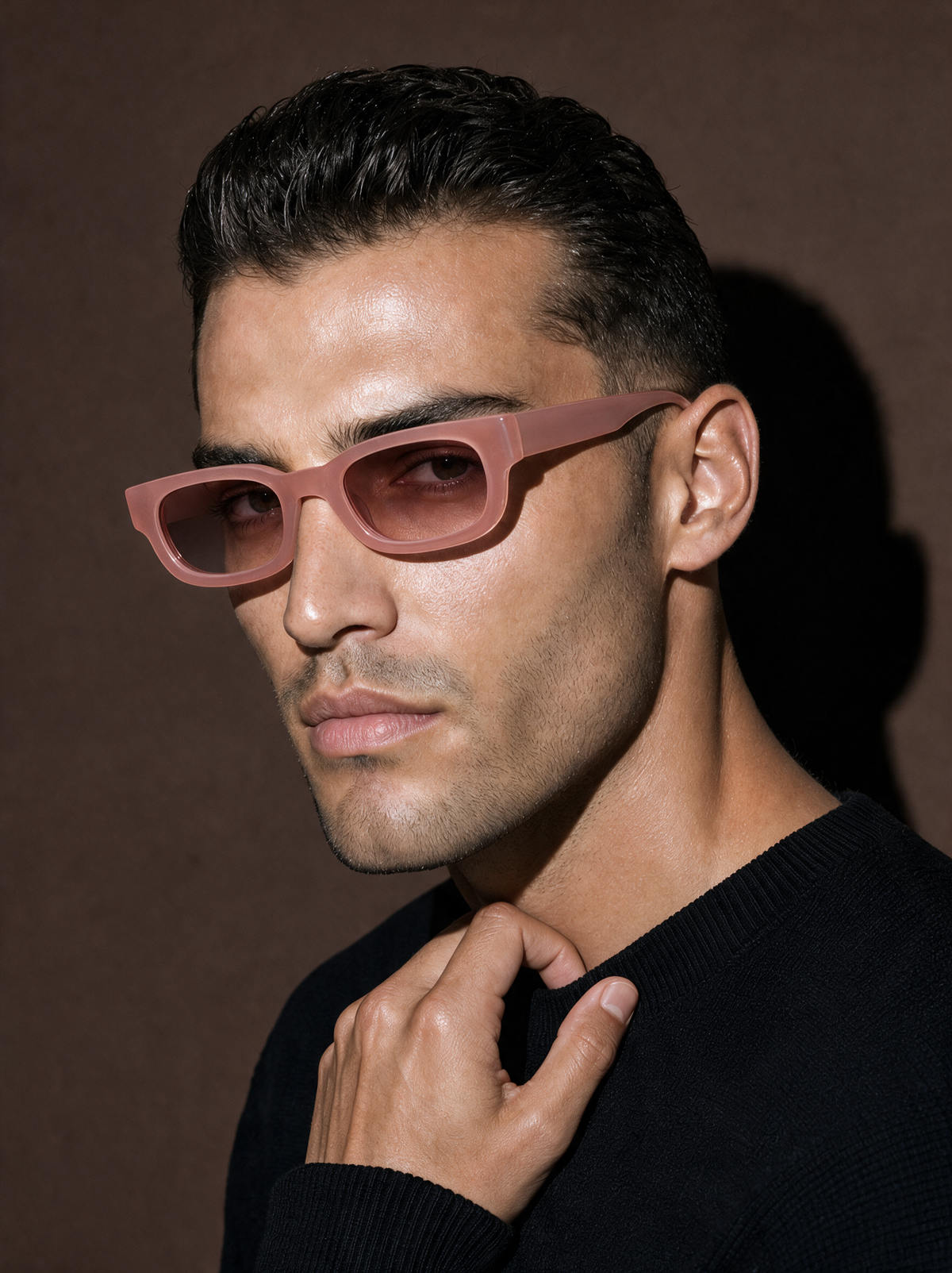 BLUNT Frame 13 sunglasses in GUAVA dusty pink, three-quarter portrait
