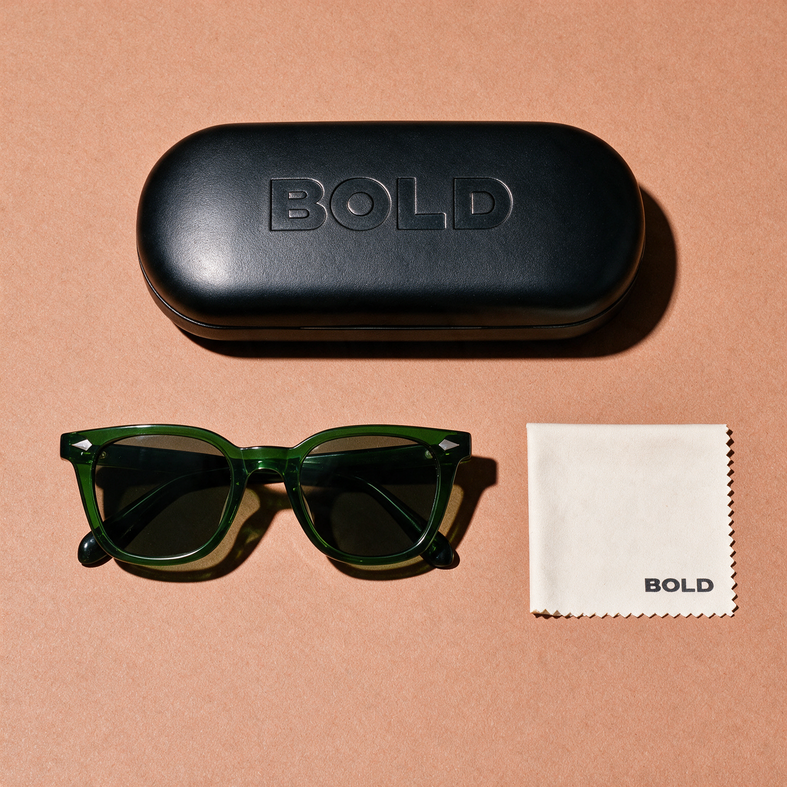 VISUAL Frame 11 in GREEN with BOLD hard case and cleaning cloth