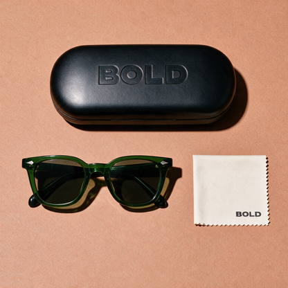 VISUAL Frame 11 in GREEN with BOLD hard case and cleaning cloth