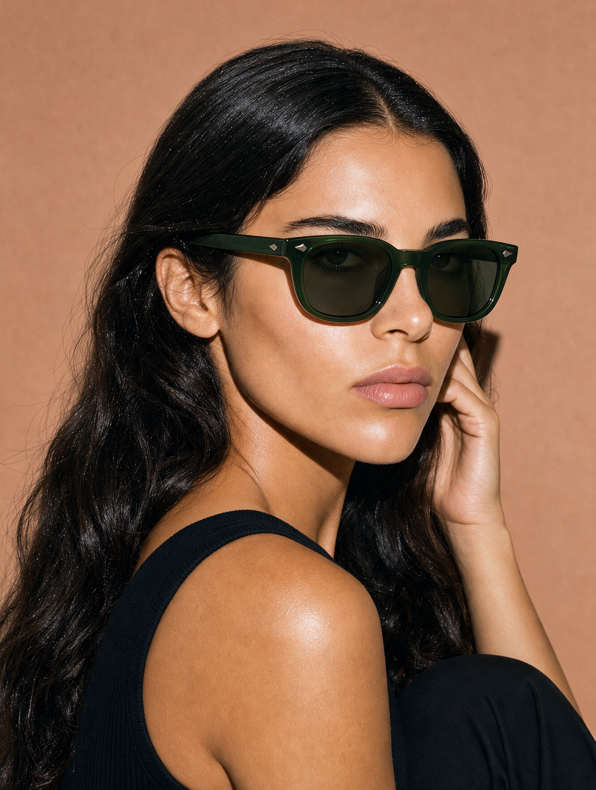 VISUAL Frame 11 sunglasses in GREEN translucent bottle green, three-quarter portrait