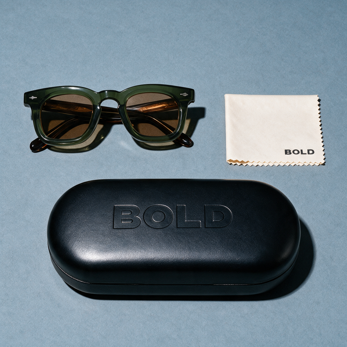 MASON Frame 10 in OLIVE with BOLD hard case and cleaning cloth